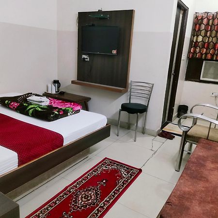 Hotel Diamond New Delhi Ngoại thất bức ảnh